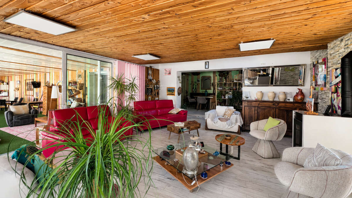 Maison de caractère de 200 m2 avec piscine couverte et vue sur les Pénitents - photo 5