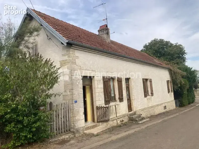 Maison à CHAMPAGNE-SUR-VINGEANNE