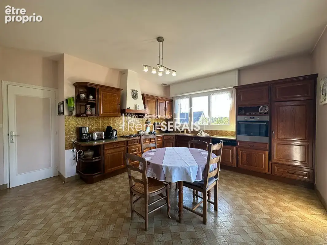 À FLERS Du caractère, de l'espace et une dépendance : une maison aux multiples possibilités - photo 7