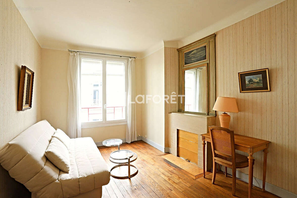 Appartement à PARIS-14E