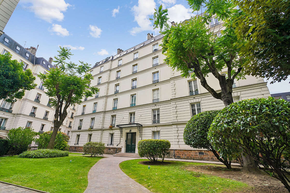 Appartement à PARIS-17E