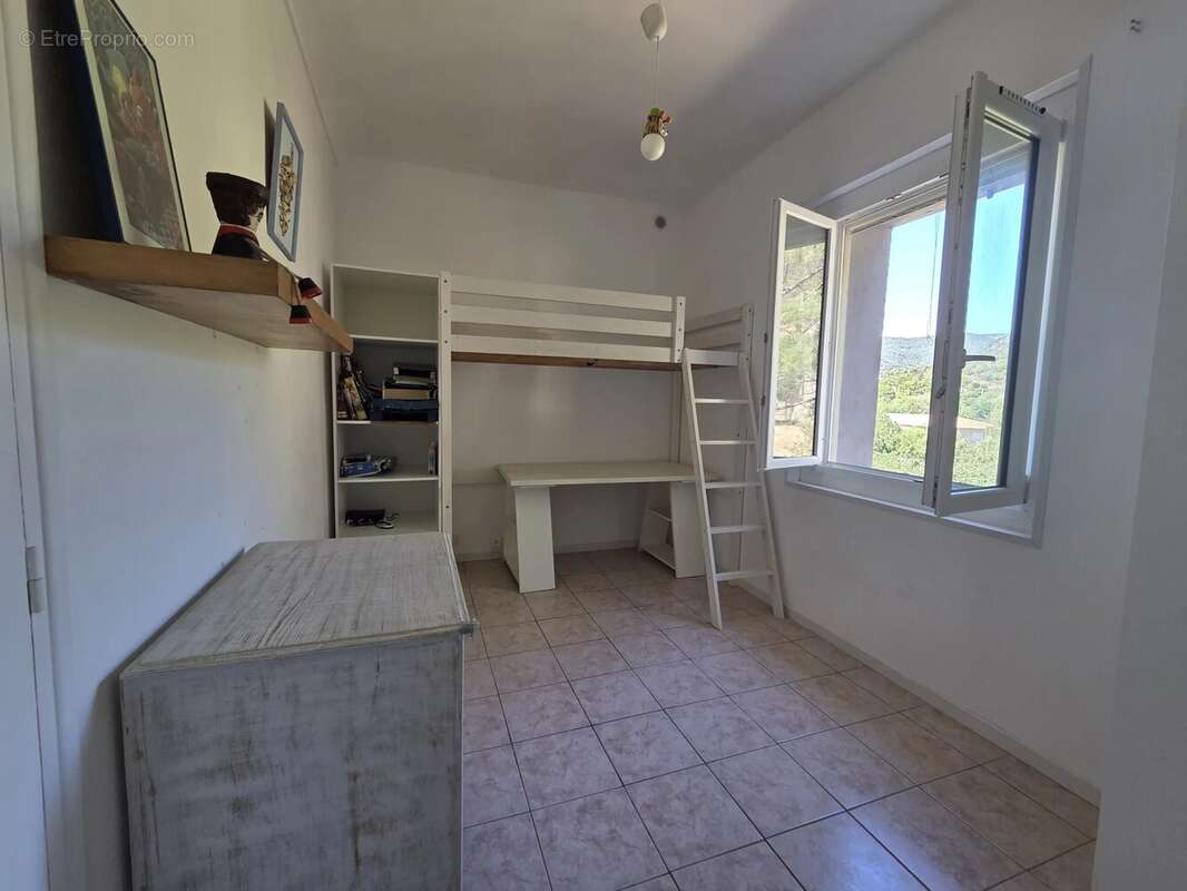 Appartement à MONACIA-D'AULLENE