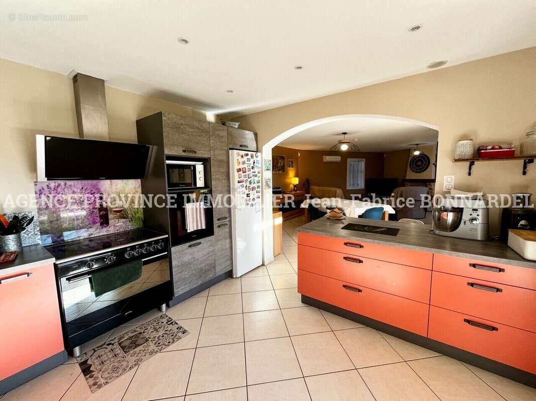 Maison à SUZE-LA-ROUSSE