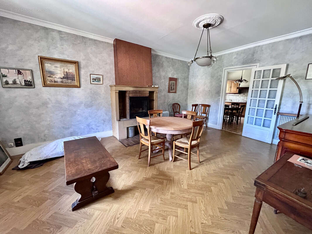 Maison à JARNIOUX