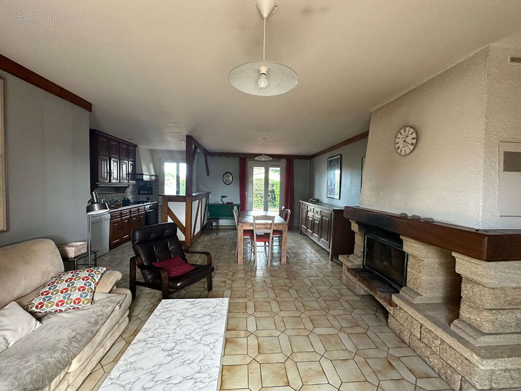 Maison à BOURCEFRANC-LE-CHAPUS