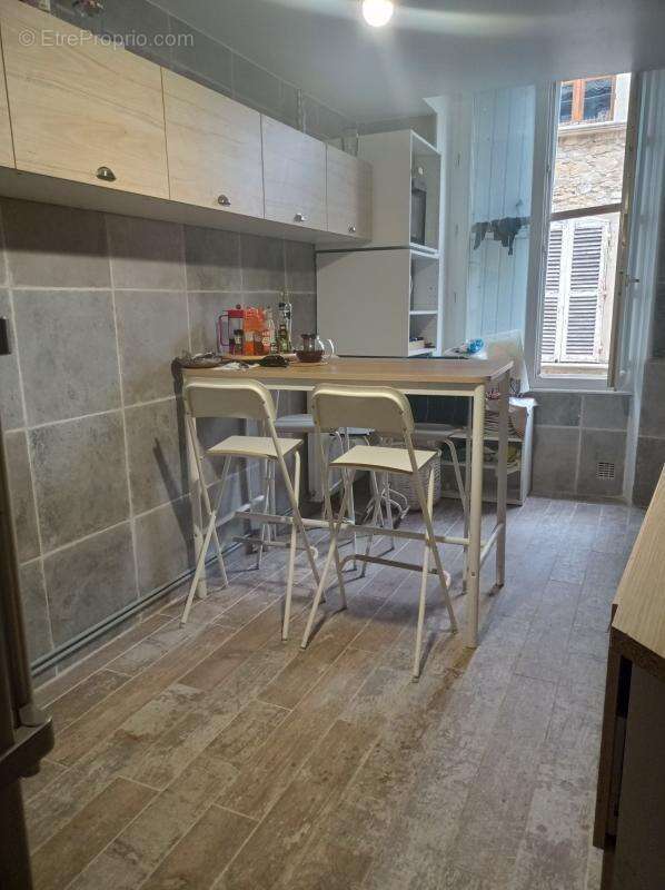 Appartement à BAGNOLS-SUR-CEZE