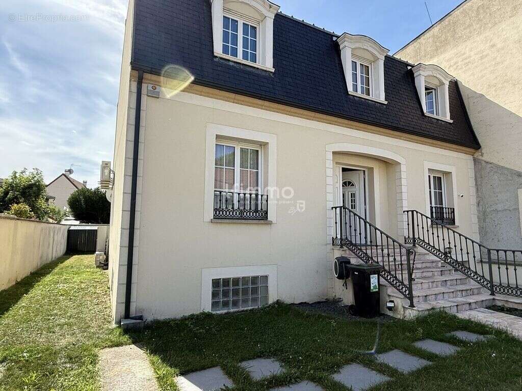 Maison à TREMBLAY-EN-FRANCE