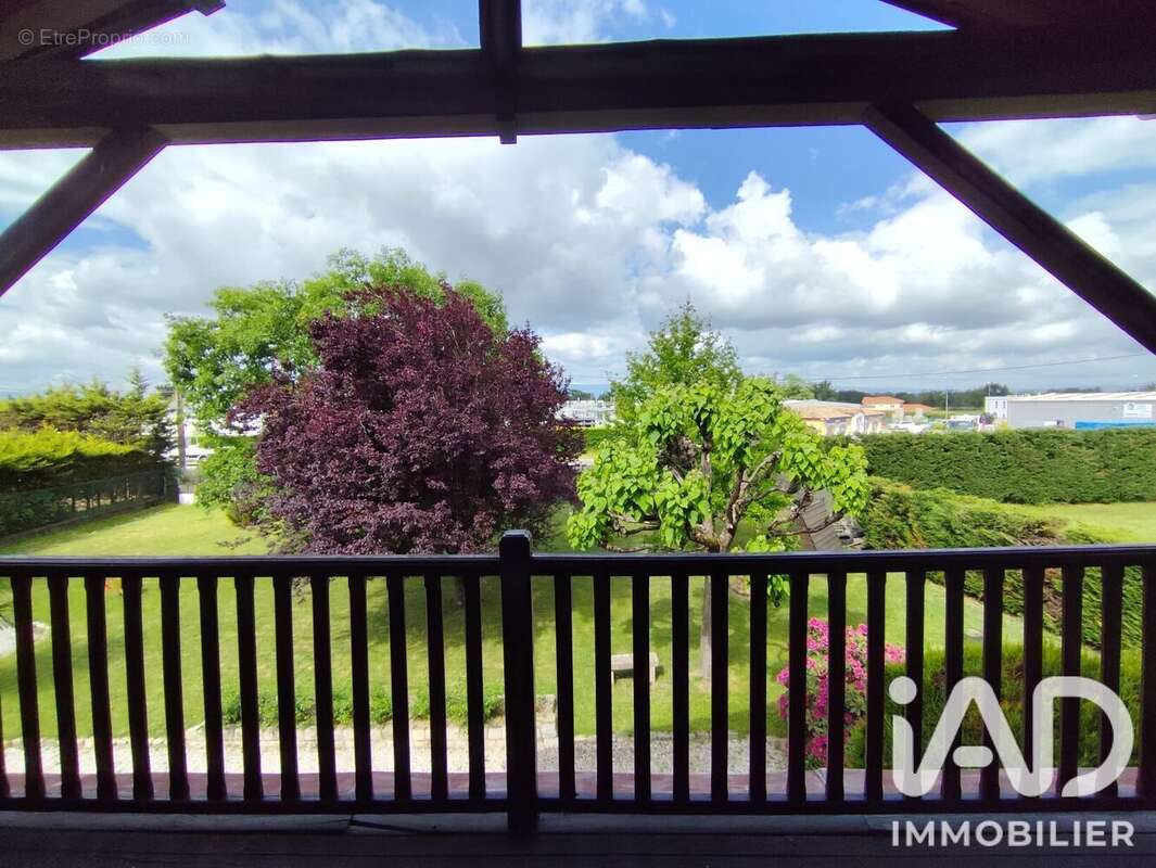 Maison 147 m² à Montrond-Les-Bains  - photo 9
