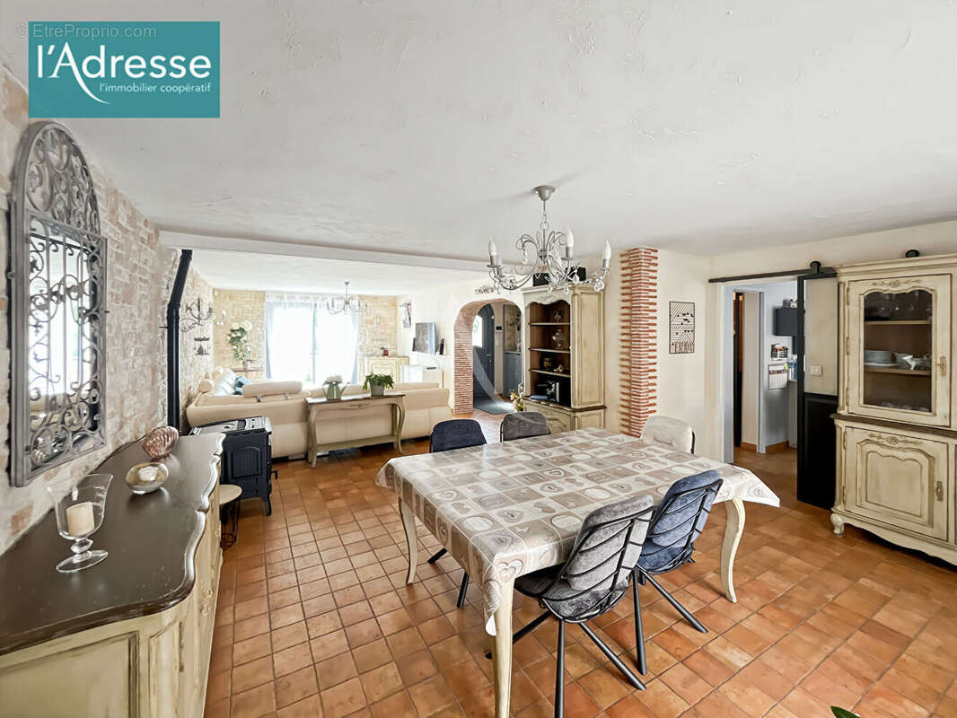 Maison à JUZIERS