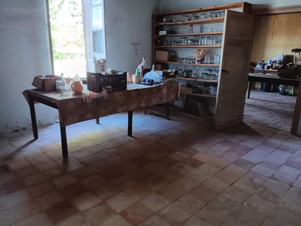 Maison à DOUZAINS