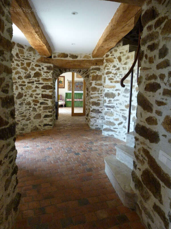 Propriété - 15 mins CHATEAU GONTIER - photo 7