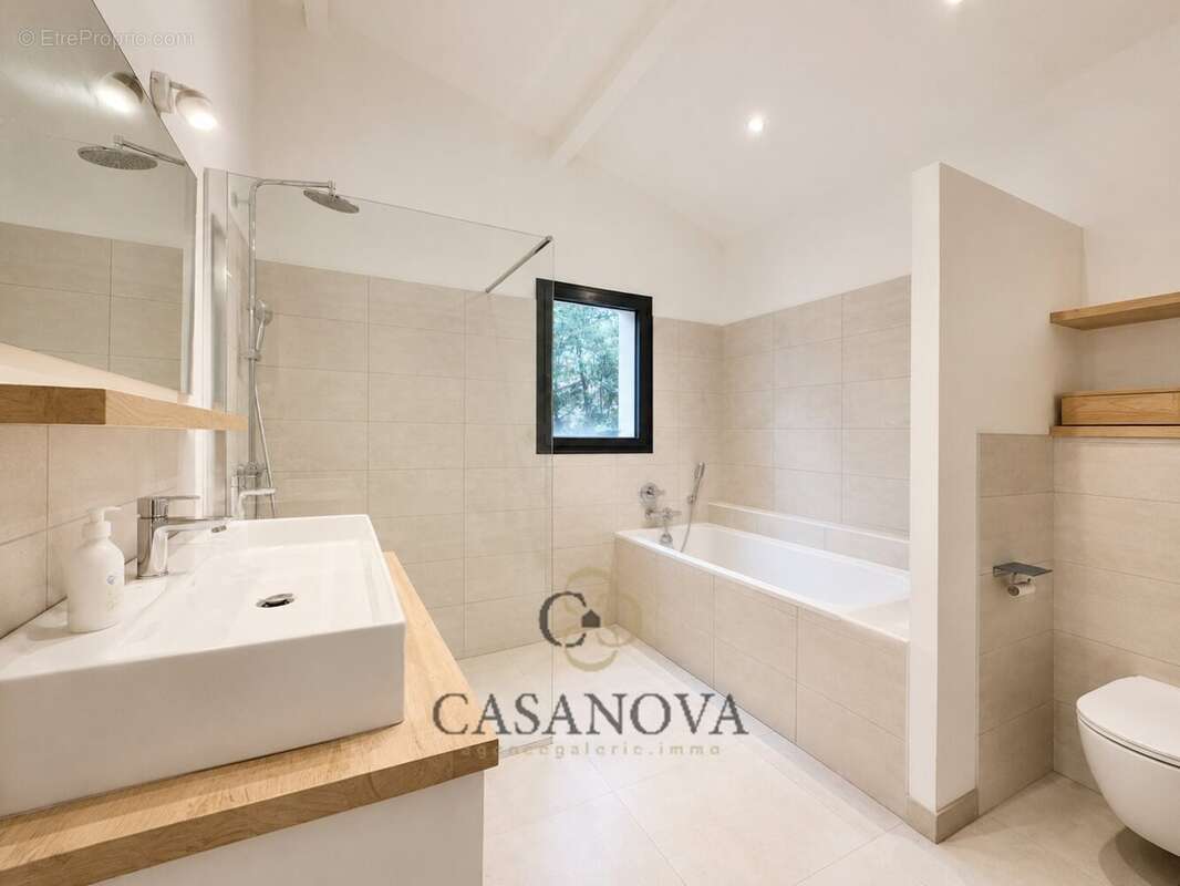 Maison familiale rénovée avec piscine et vue dégagée à Castelnau-le-Lez - photo 16