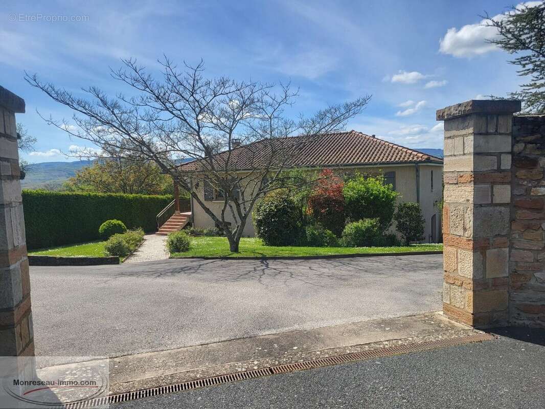 Maison à CHEVAGNY-LES-CHEVRIERES