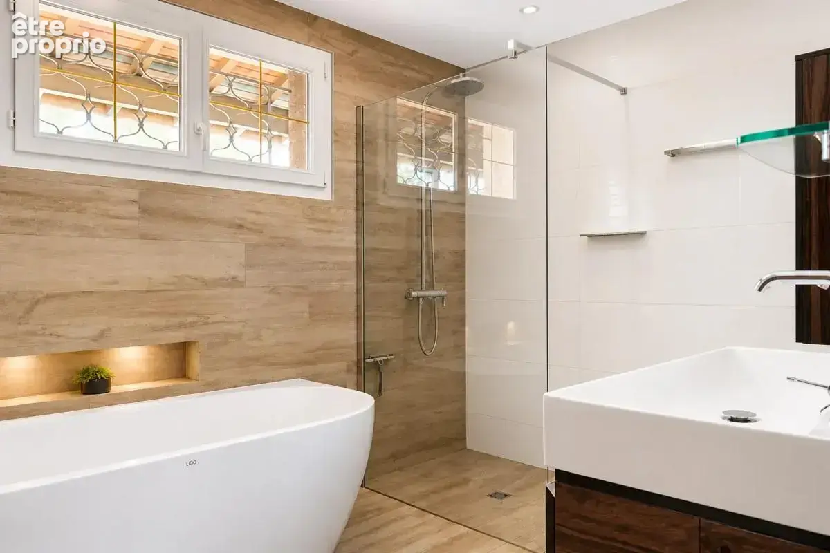 Grande maison familiale avec piscine et dépendance - photo 12