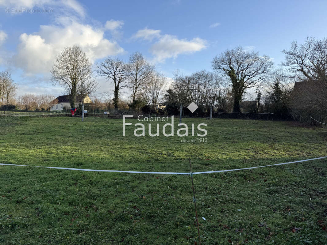 Terrain à SAINT-AMAND