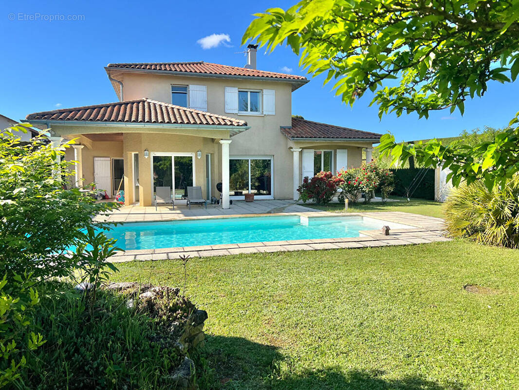 Maison à MAUBEC