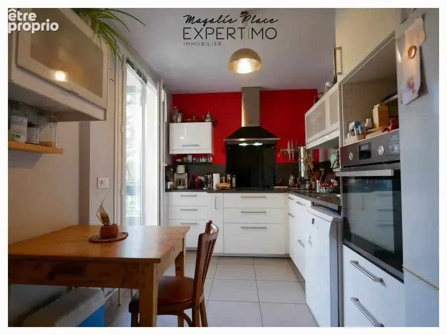 Appartement dans un environnement verdoyant calme avec cave et parking - photo 2