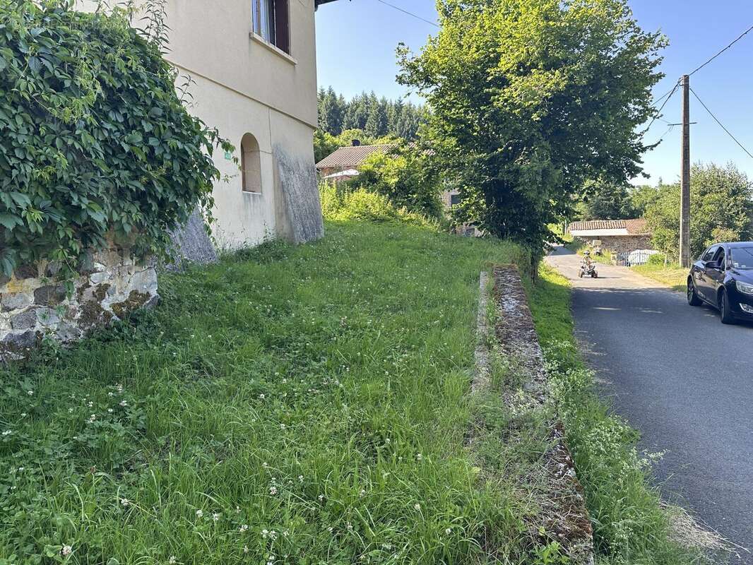 Terrain à SAINT-DIDIER-SUR-BEAUJEU