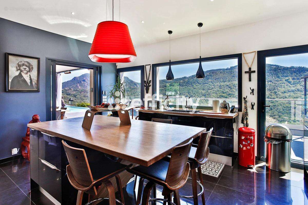 Maison à LES ADRETS-DE-L'ESTEREL