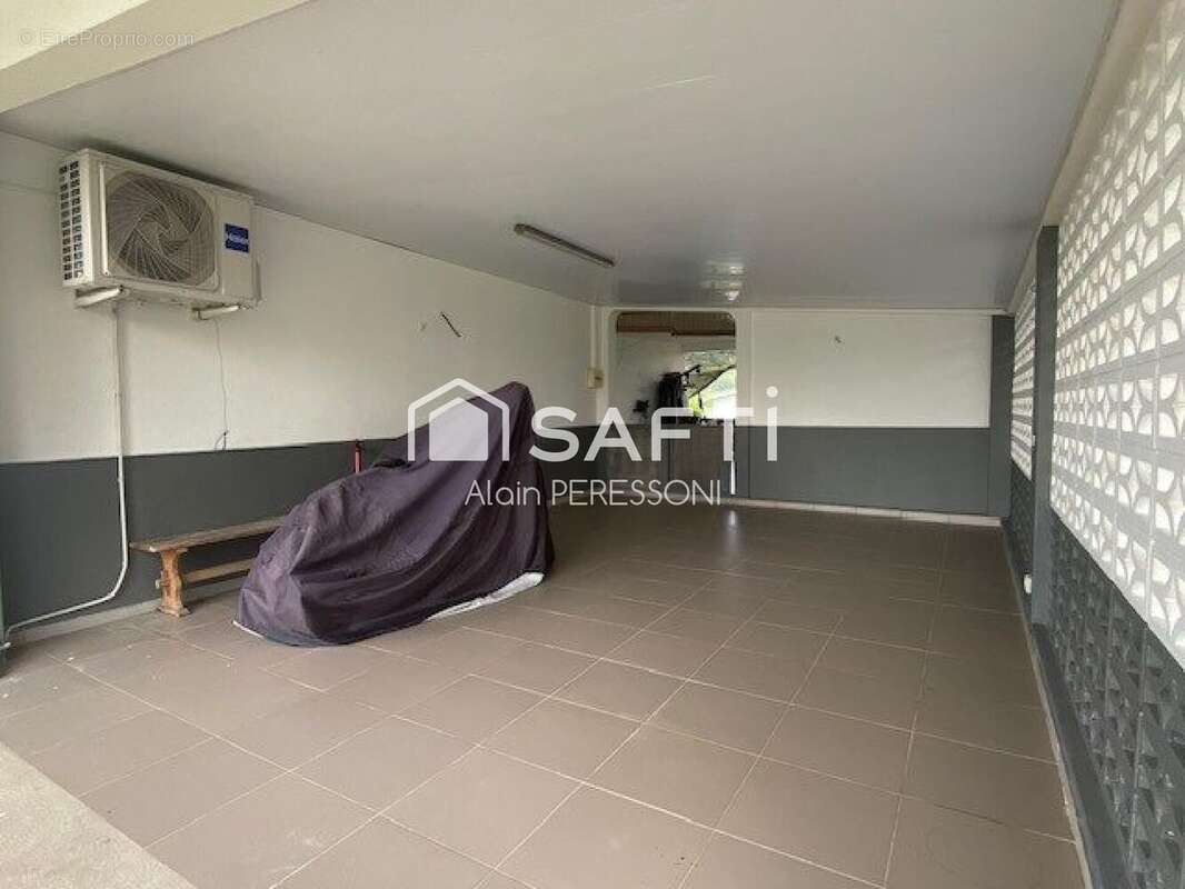 Photo 9 - Maison à REMIRE-MONTJOLY