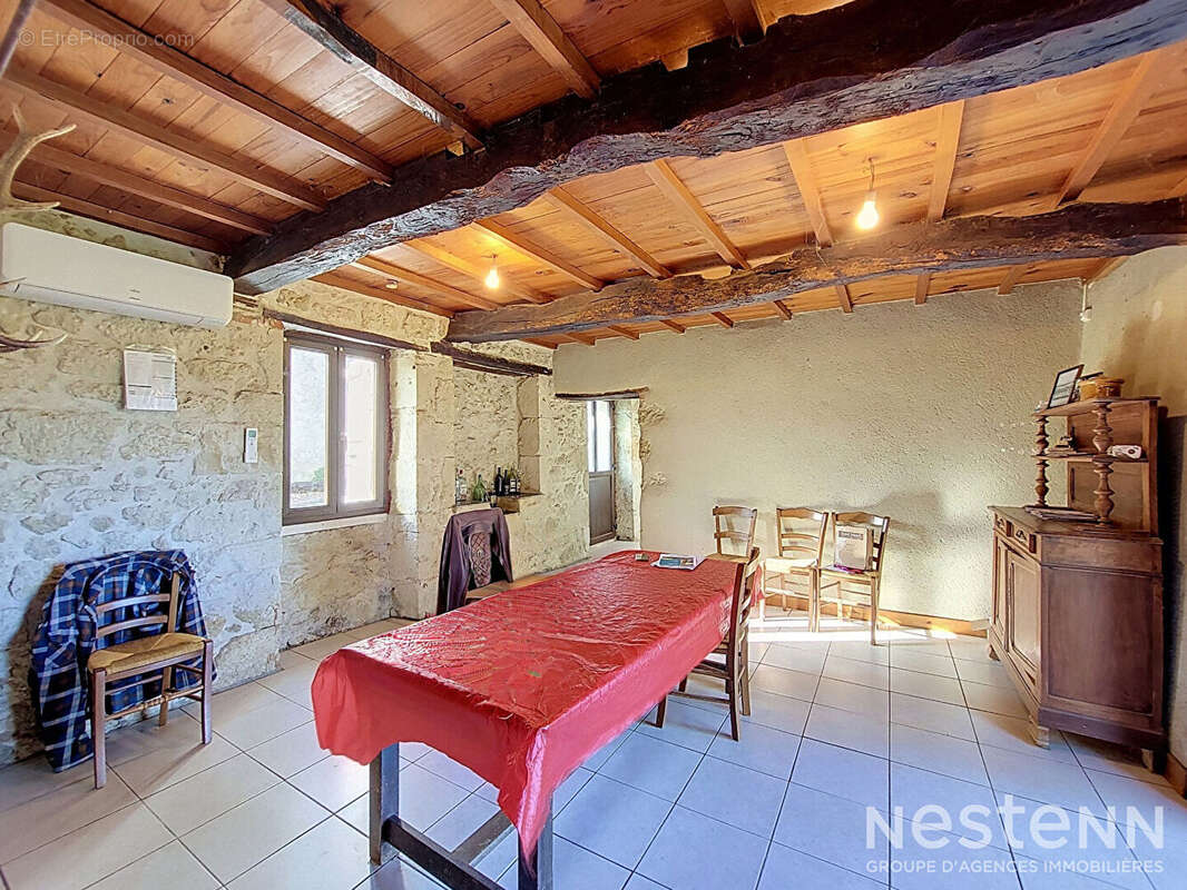 Maison à CASTERA-VERDUZAN