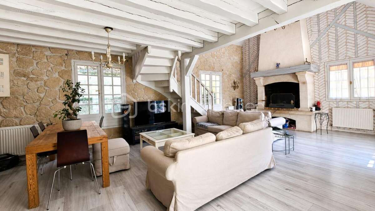 Propriété de caractère avec piscine - photo 8