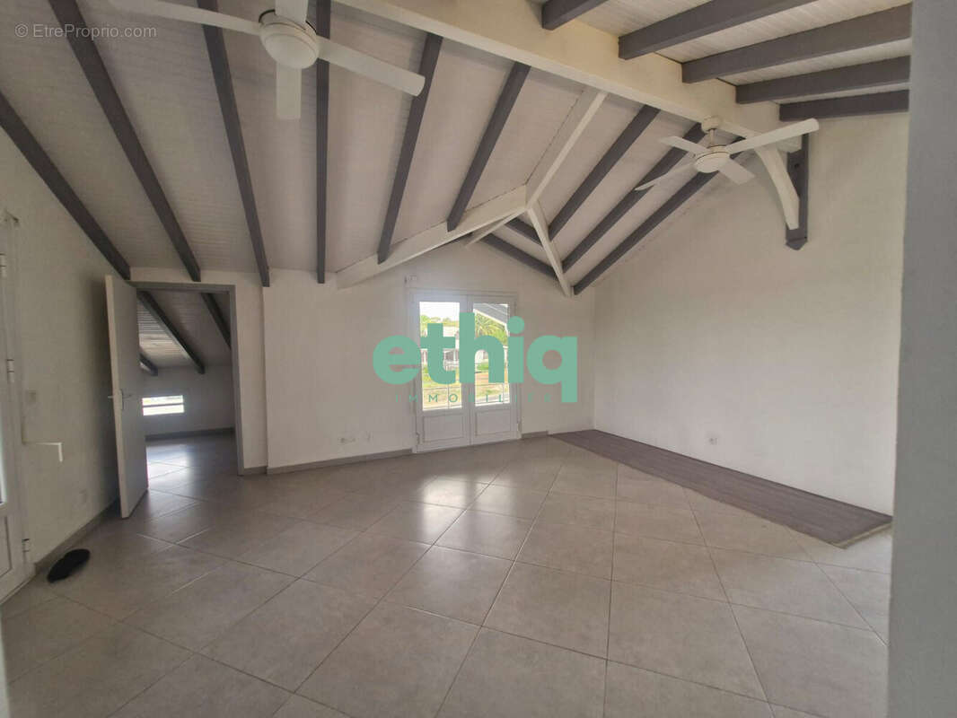 Maison 160 m² à Saint-Francois  - photo 4