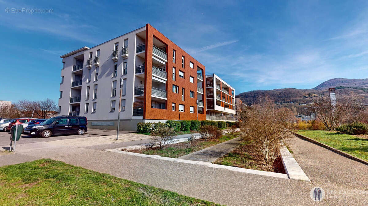 Appartement à SAINT-MARTIN-D'HERES