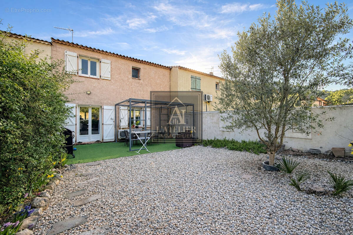 Maison de type 4 d'une superficie de 74 m2 avec garage sur une parcelle de 240 m2 - photo 3