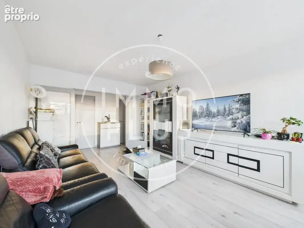 Vente - Appartement - 4 pièces + cuisine - 76 m² - 285 000 € - - photo 2