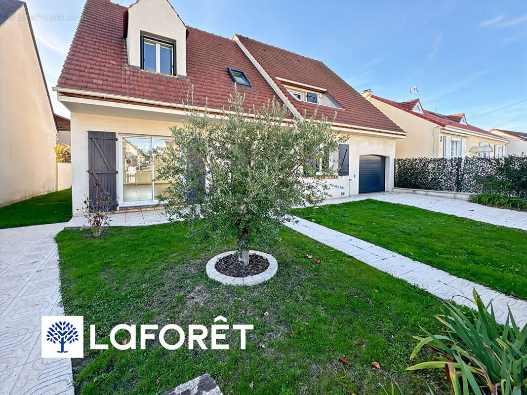 Maison à SAINTE-GENEVIEVE-DES-BOIS