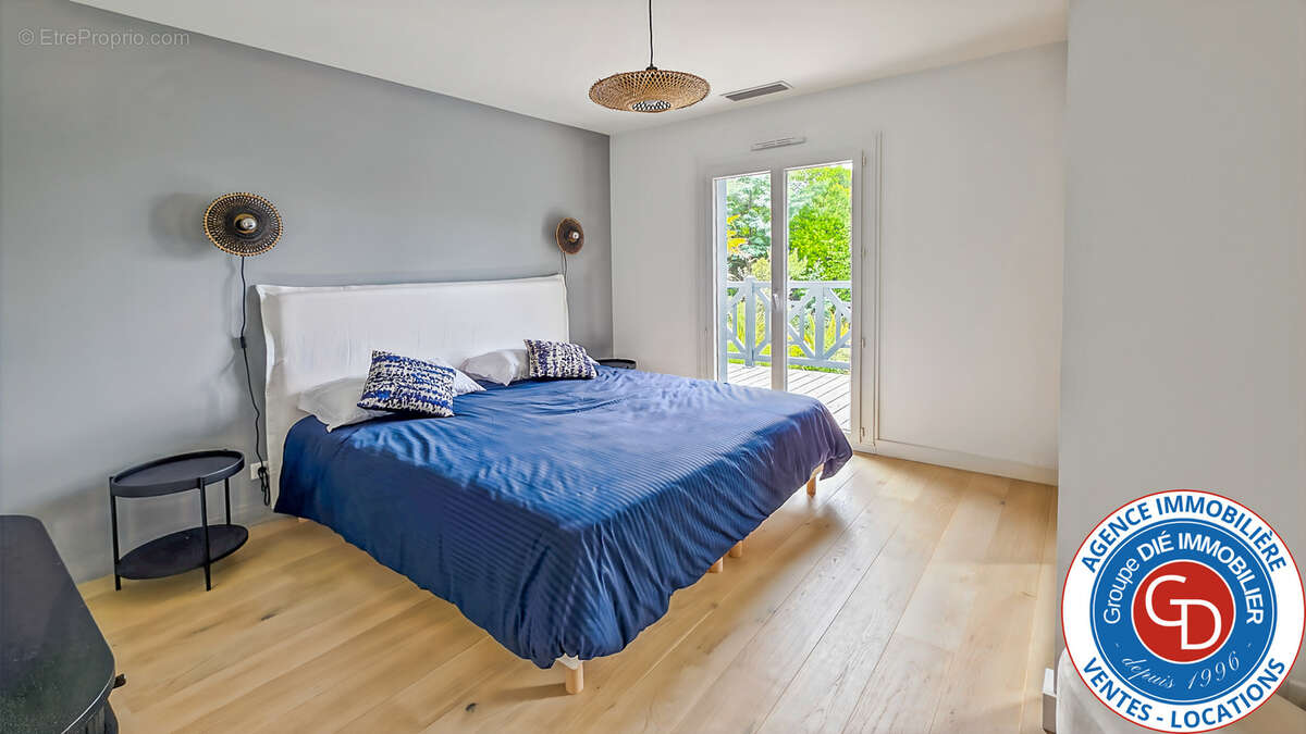 Magnifique villa rénovée avec 5 chambres, piscine et garage - photo 25