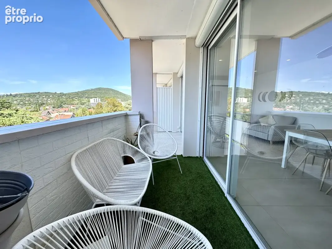 Appartement T4 lumineux avec balcon, cave et garage - Vue montagne - photo 2
