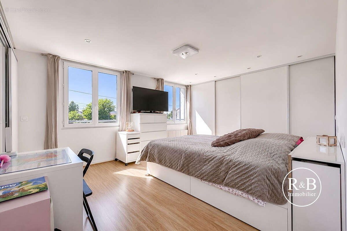 Maison Les Clayes Sous Bois 4 pièce(s) 74 m2 - photo 9