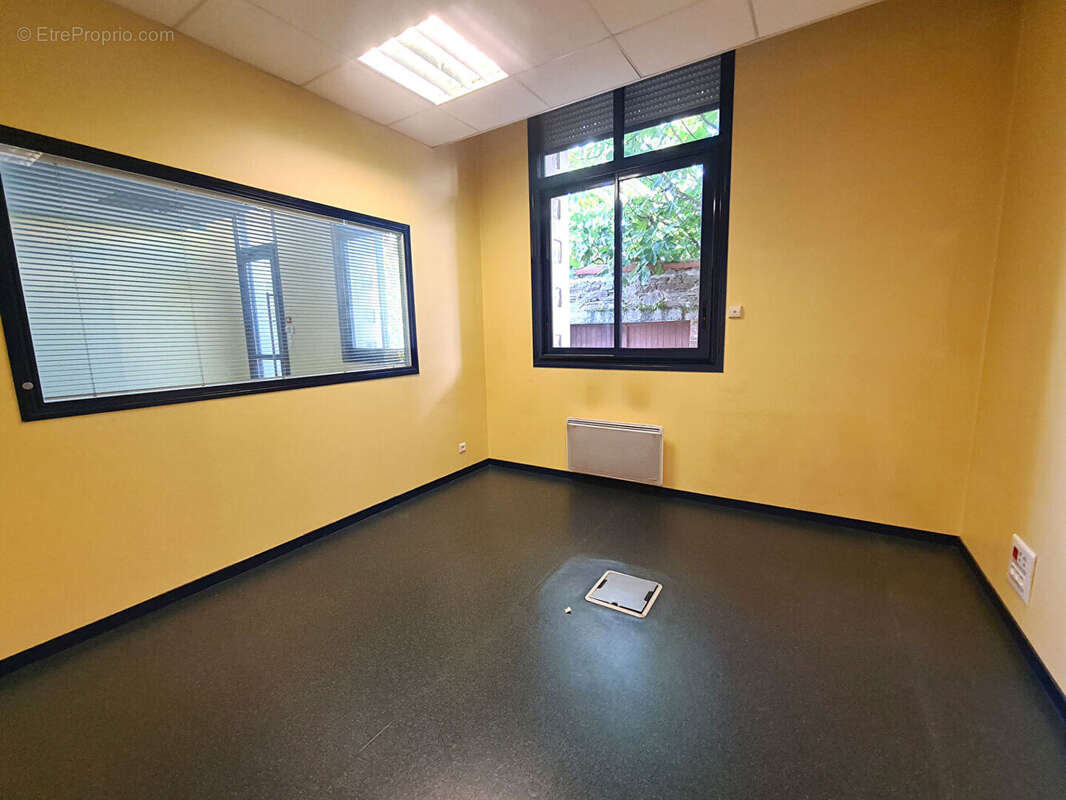 Commerce à MONTAIGU