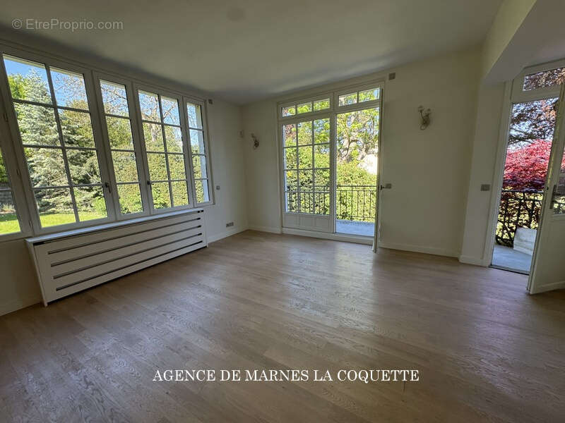 Maison à VILLE-D'AVRAY