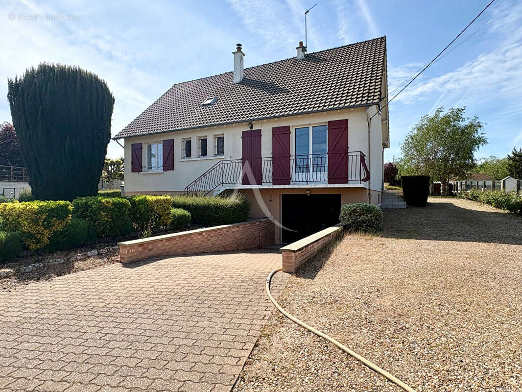 Maison à SAINT-JULIEN-DE-CHEDON