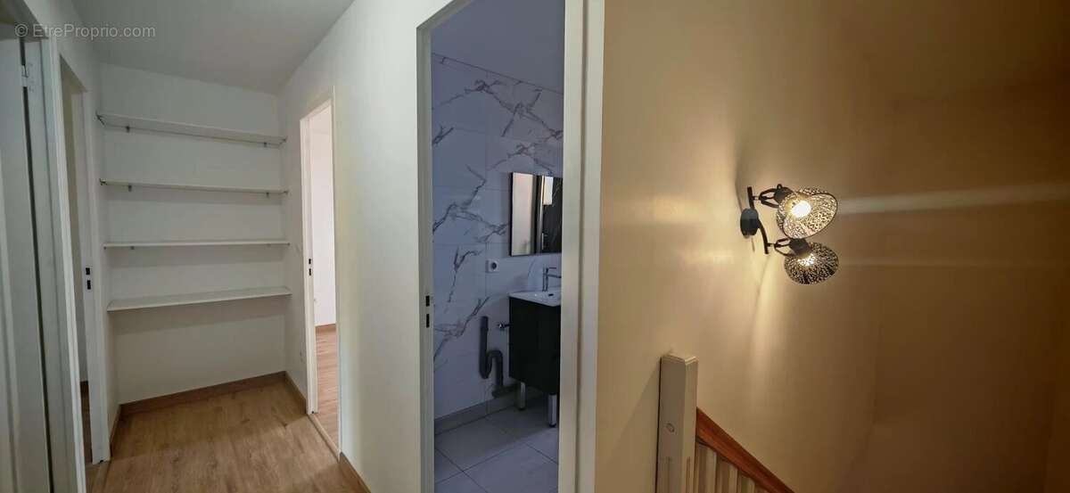 Appartement à PONT-SAINTE-MARIE