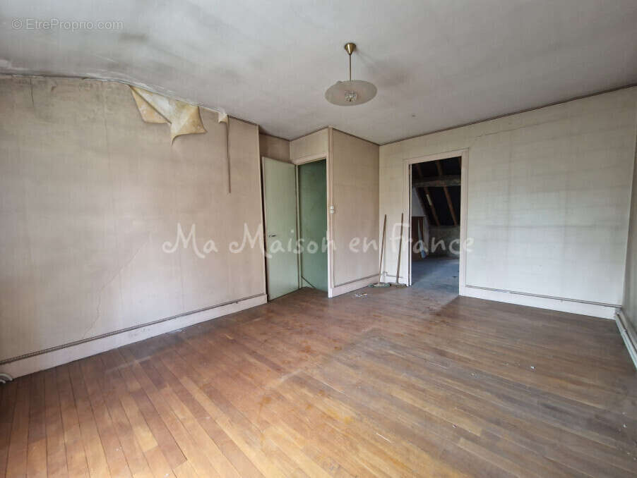 Maison à SAINT-POURCAIN-SUR-SIOULE