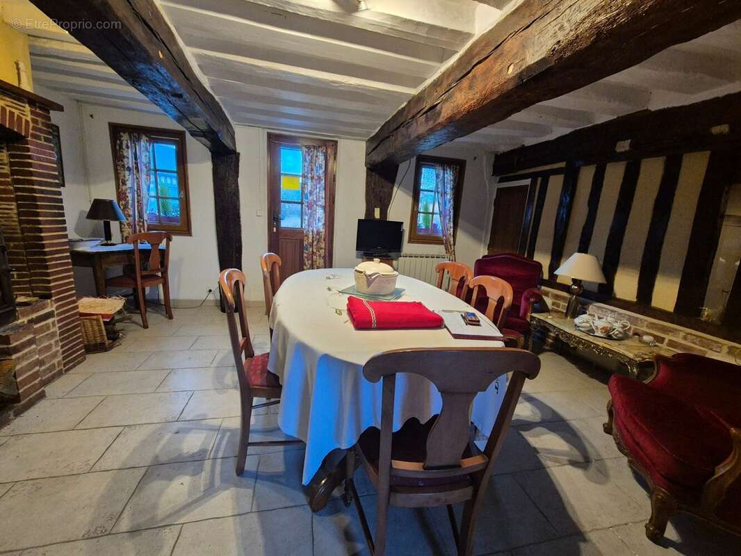 Maison à LE BEC-HELLOUIN