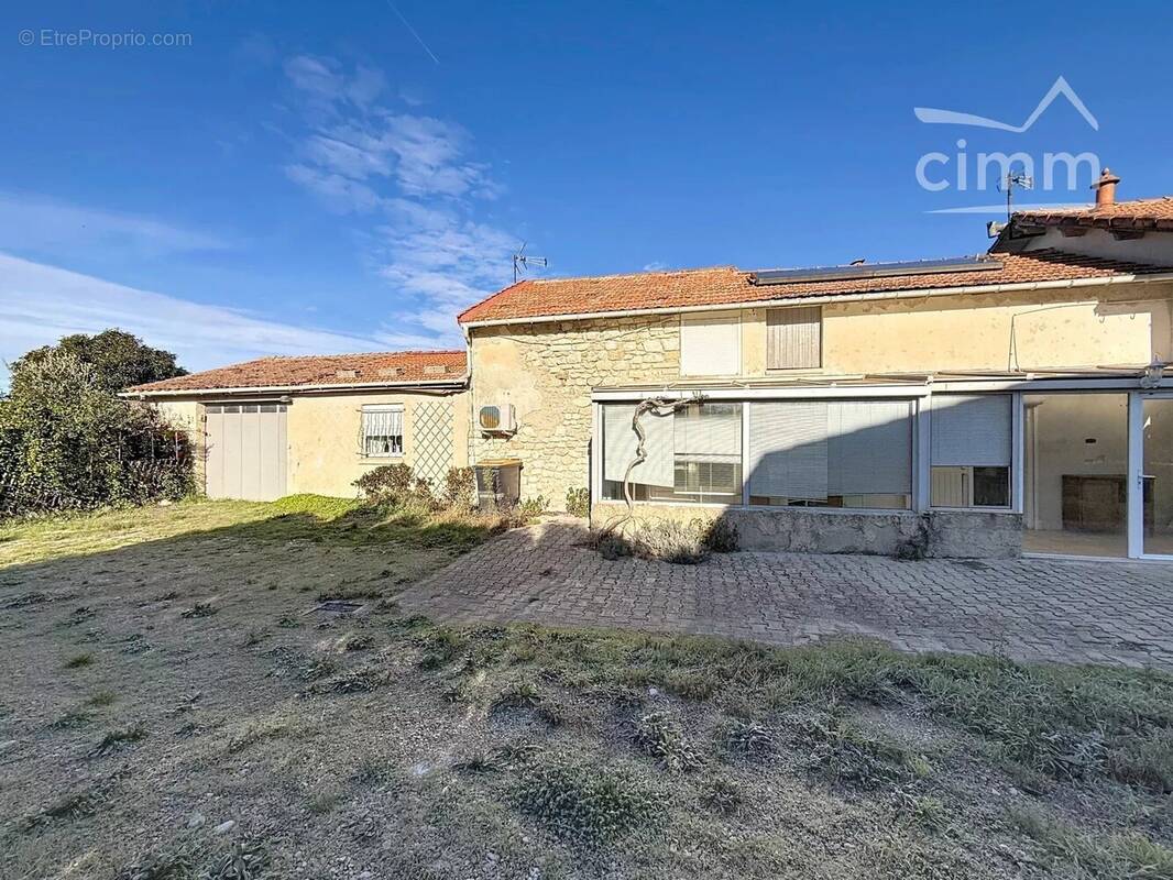 Maison à PERNES-LES-FONTAINES