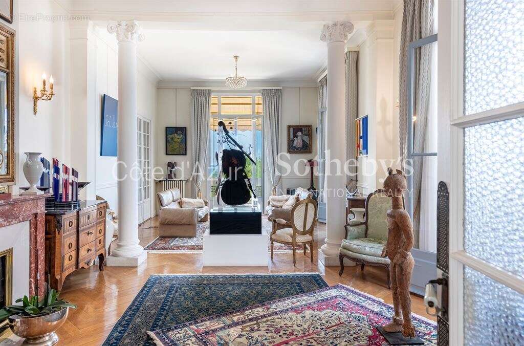 Cap de Nice, villa pieds dans l'eau de 229 m² avec accès direct à la mer et deux garages - photo 20
