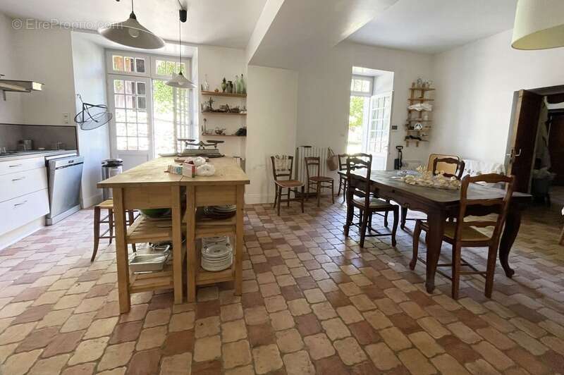 Maison à BARBEZIEUX-SAINT-HILAIRE