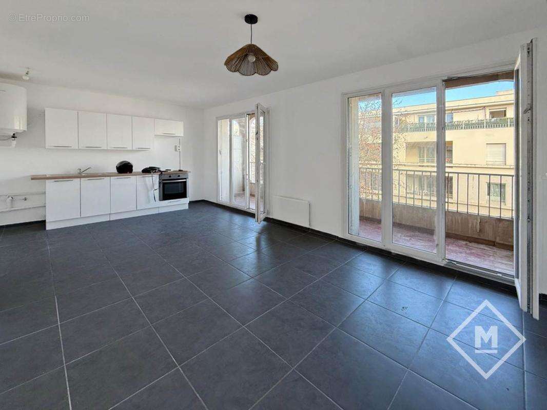 Appartement à MARSEILLE-4E