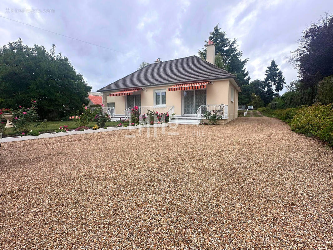 Maison à VOUVRAY-SUR-LOIR