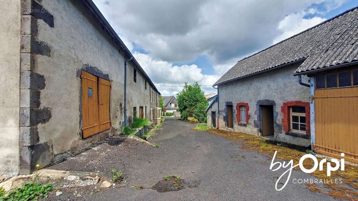 Maison à SAINT-GEORGES-DE-MONS