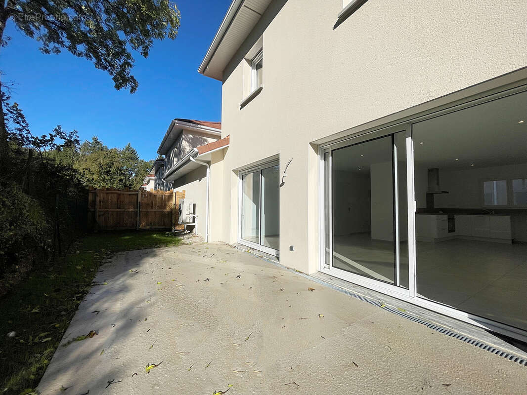 Maison à SEREZIN-DE-LA-TOUR