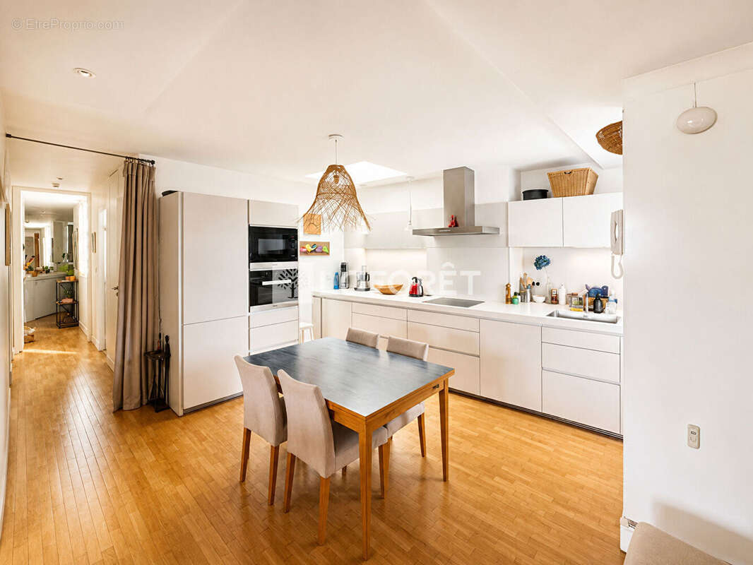 Appartement à PARIS-17E