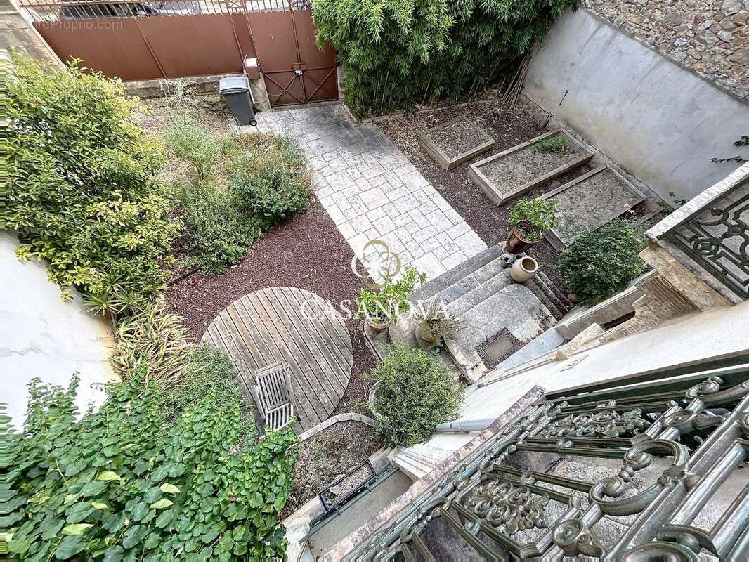 Maison de caractere avec jardin et piscine. grand garage. centre-ville tous commerces. potentiel chambres d'hotes et gites. 40 k - photo 12