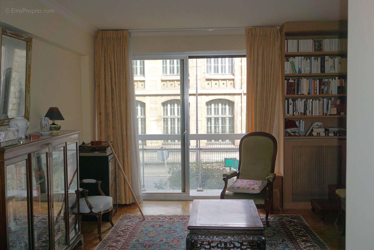 Appartement à PARIS-15E